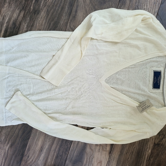 American Eagle Outfitters Sweater - Picture 1 of 3